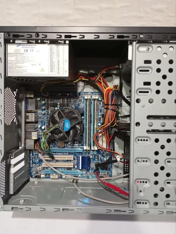 ПК Б-клас Gigabyte Tower / Intel Core i5-650 (2 (4) ядра по 3.2 - 3.46 GHz) / 8 GB DDR3 / 128 GB SSD + 250 GB HDD / Intel HD Graphics / 350W / DVD-ROM б/в - зображення 5