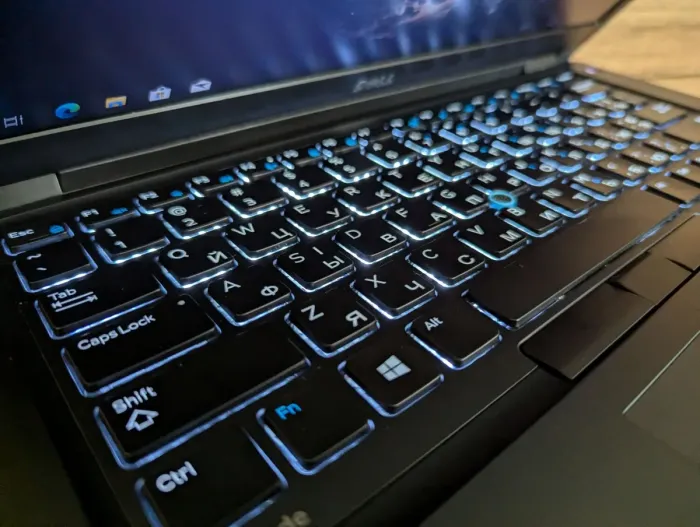 Ультрабук Dell Latitude 5480 / 14" (1920x1080) IPS / Intel Core i5-7300U (2 (4) ядра по 2.6 - 3.5 GHz) / 8 GB DDR4 / 240 GB SSD / Intel HD Graphics 620 / WebCam / Windows 10  б/в - зображення 6