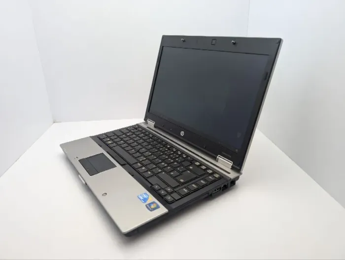 Ноутбук HP EliteBook 8440p / 14" (1366x768) TN / Intel Core i7-620M (2 (4) ядра по 2.7 - 3.3 GHz) / 6 GB DDR3 / 240 GB SSD / Intel HD Graphics / WebCam б/в - зображення 4
