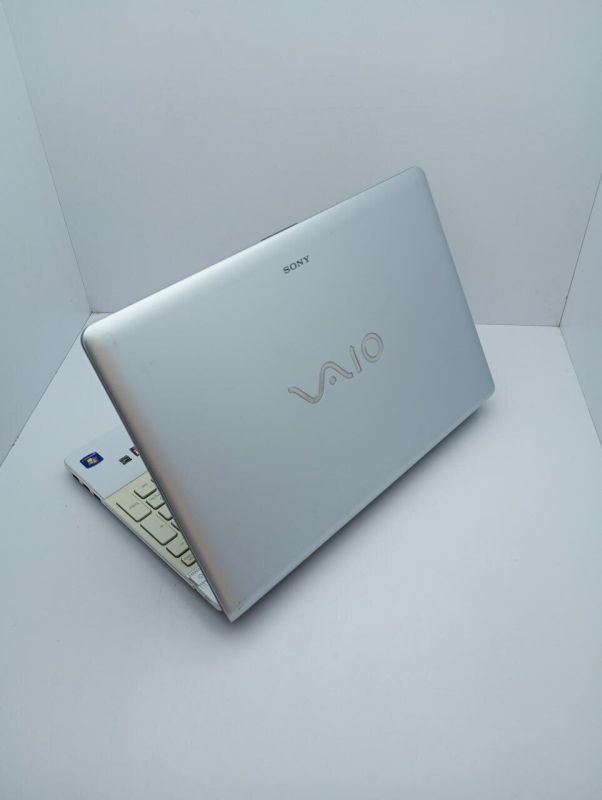 Ноутбук Sony VPC EB4E1R / 15.6" (1366x768) TN / Intel Core i3-380M (2 (4) ядра по 2.5 GHz) / 6 GB DDR3 / 120 GB SSD / Intel Graphics / WebCam б/в - зображення 8