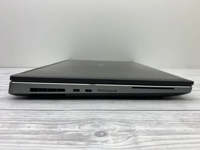 Мобільна робоча станція Dell Precision 7530 / 15.6" (1366x768) TN / Intel Core i7-8750H (6 (12) ядер по 2.2 - 4.1 GHz) / 16 GB DDR4 / 512 GB SSD / nVidia Quadro P2000, 4 GB GDDR5, 128-bit / WebCam б/в - зображення 4