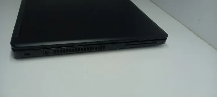 Ноутбук Б-клас Dell Latitude E5450 / 14" (1600x900) TN / Intel Core i5-5300U (2 (4) ядра по 2.3-2.9 GHz) / 8 GB DDR3 / 256 GB SSD /HD Graphics 5500 / WebCam / HDMI б/в - зображення 4