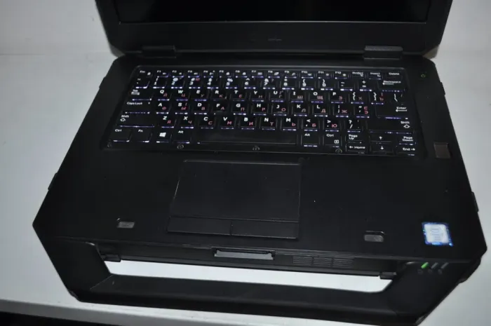 Захищений ноутбук Dell Latitude 5414 Rugged / 14" (1920x1080) TN / Intel Core i7-6600U (2(4) ядра по 2.6 - 3.4 GHz) /  16 GB DDR4 / 240 GB SSD / AMD Radeon R7 M360, 2 GB GDDR3, 64-bit / WebCam / Wi-Fi / Bluetooth / Windows 11 Pro + Блок живлення 130W б/в - зображення 6
