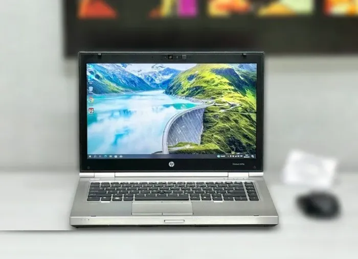 Ноутбук Б-клас HP EliteBook 8460p / 14" (1366x768) TN / Intel Core i5-2540M (2 (4) ядра по 2.6 - 3.3 GHz) / 4 GB DDR3 / 120 GB SSD / Intel HD Graphics 3000 / WebCam / DVD-RW / Win 10 б/в - зображення 2