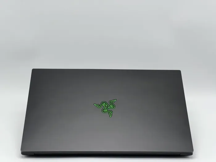 Ігровий ноутбук Б-клас Razer Blade 15 RZ09-03017E01 / 15.6" (1920x1080) IPS / Intel Core i7-9750H (6 (12) ядер по 2.6 - 4.5 GHz) / 32 GB DDR4 / 960 GB SSD / nVidia GeForce RTX 2070 Max-Q, 8 GB GDDR6, 256-bit / WebCam б/в - зображення 6