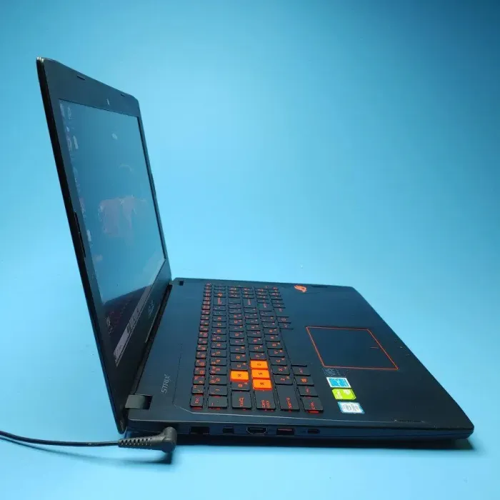 Ігровий ноутбук Asus ROG Strix GL502VM / 15.6" (1920x1080) IPS / Intel Core i7-6700HQ (4 (8) ядра по 2.6 - 3.5 GHz) / 16 GB DDR4 / 480 GB SSD / nVidia GeForce GTX 1060, 6 GB GDDR5, 192-bit / WebCam / Win 10 Home б/в - зображення 3