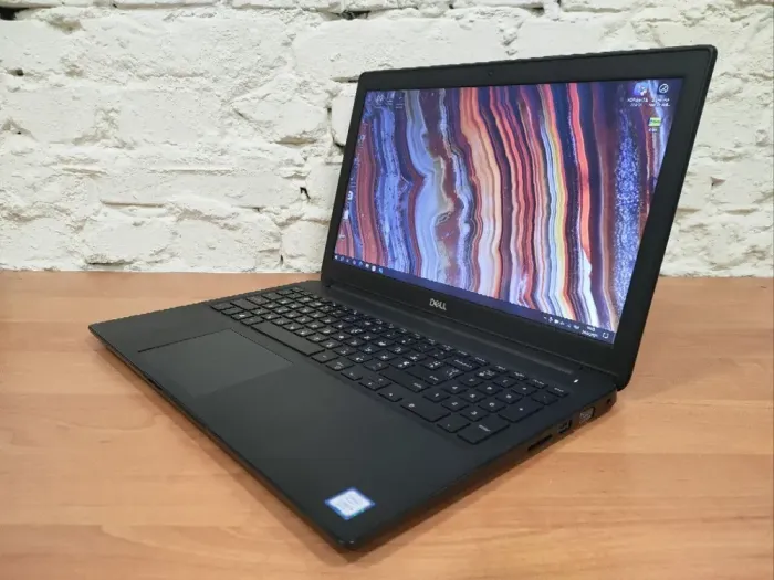 Ноутбук Dell Latitude 3500 / 15.6" (1920x1080) TN / Intel Core i5-8250U (4 (8) ядра по 1.6 - 3.4 GHz) / 16 GB DDR4 / 240 GB SSD / Intel UHD Graphics 620 / WebCam б/в - зображення 4