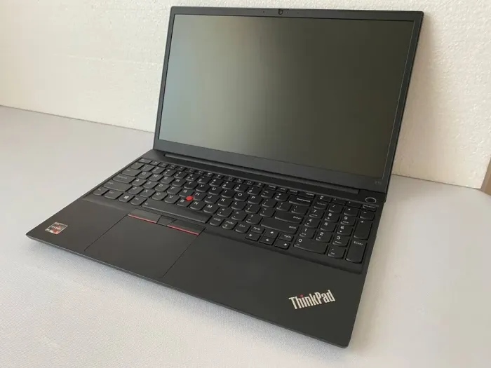 Ноутбук Б-клас Lenovo ThinkPad E15 Gen 2 / 15.6" (1920x1080) TN / AMD Ryzen 5 4500U (6 ядер по 2.3 - 4.0 GHz) / 8 GB DDR4 / 512 GB SSD / AMD Radeon Graphics / WebCam / HDMI б/в - зображення 3