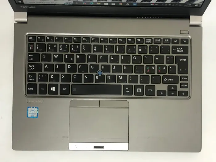 Ноутбук Б-клас Toshiba Portege Z30-C / 13.3" (1920x1080) IPS / Intel Core i5-6300U (2 (4) ядра по 2.4 - 3.0 GHz) / 8 GB DDR3 / 128 GB SSD / Intel HD Graphics 520 / WebCam / Win 10 Pro б/в - зображення 8