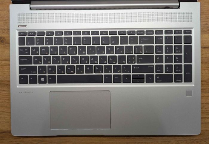 Ноутбук HP ProBook 450 G6 / 15.6" (1366x768) TN Touch / Intel Core i5-8265U (4 (8) ядра по 1.6 - 3.9 GHz) / 16 GB DDR4 / 480 GB SSD / Intel UHD Graphics / WebCam / Fingerprint / Windows 10 б/в - зображення 3