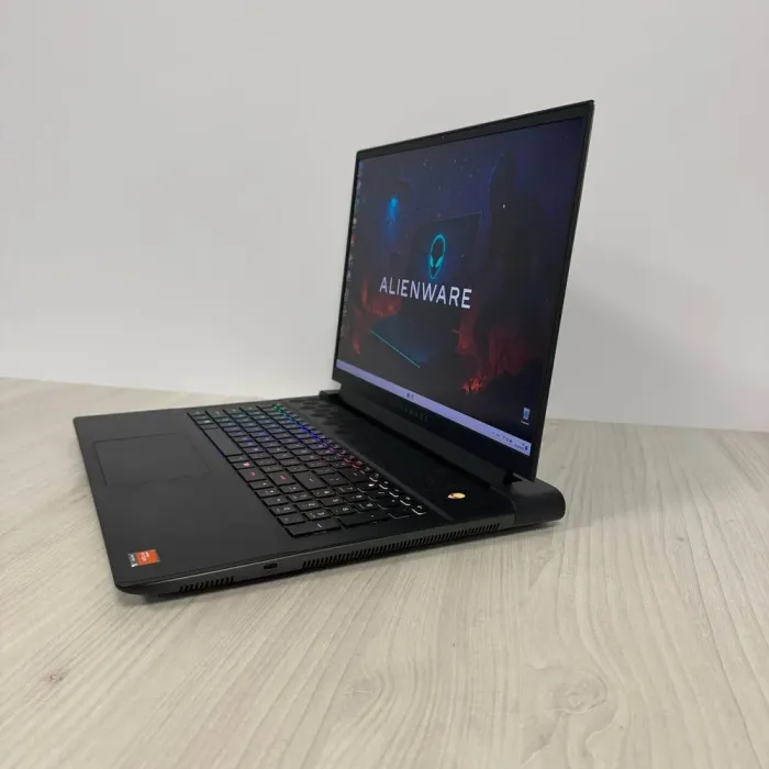 Ігровий ноутбук Dell Alienware m18 R1 / 18" (1920x1200) IPS / AMD Ryzen 9 7845HX (12 (24) ядер по 3.0 - 5.2 GHz) / 32 GB DDR5 / 1000 GB SSD NVMe / nVidia GeForce RTX 4070, 8 GB GDDR6, 128-bit / WebCam б/в - зображення 5