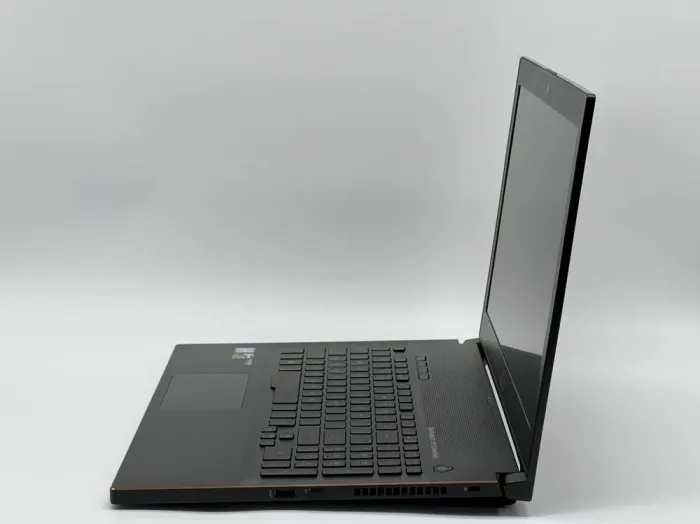 Ігровий ноутбук Asus ROG Zephyrus M15 GM501GS / 15.6" (1920x1080) IPS / Intel Core i7-8750H (6 (12) ядер по 2.2 - 4.1 GHz) / 16 GB DDR4 / 1200 GB SSD / nVidia GeForce GTX 1070, 8 GB GDDR5, 256-bit / WebCam б/в - зображення 4