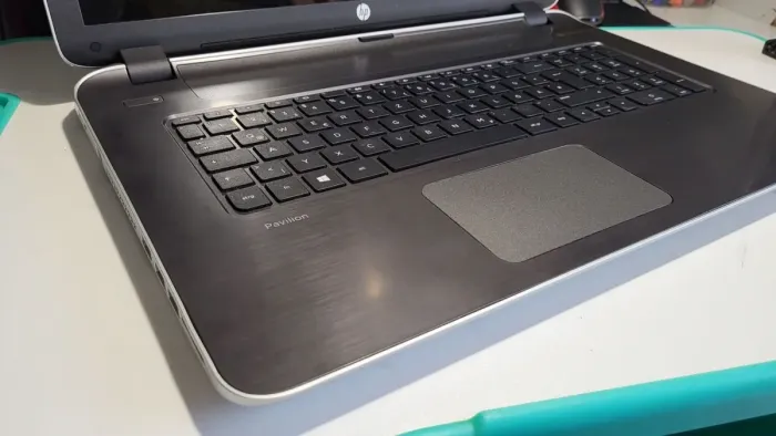 Ноутбук Б-клас HP Pavilion 17 / 17.3" (1600x900) TN / AMD A4-6210 (4 ядра по 1.8 GHz) / 8 GB DDR3 / 120 GB SSD / AMD Radeon R3 Graphics / WebCam / АКБ немає б/в - зображення 6