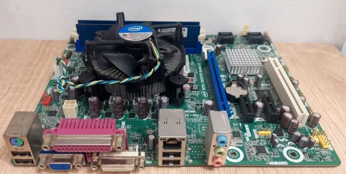 Комплект: Материнська плата Intel Desktop DH61CR / LGA1155 / Intel Core i3-2120 (2 (4) ядра по 3,3 ГГц) / 8 ГБ DDR3 / Intel HD Graphics 2000 + Кулер б/в - зображення 3