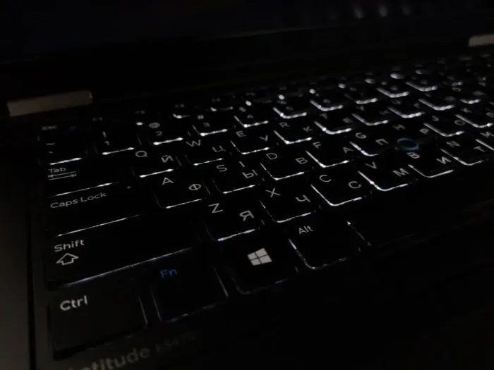 Ноутбук Б-клас Dell Latitude E5470 / 14" (1366x768) TN / Intel Core i5-6200U (2 (4) ядра по 2.3 - 2.8 GHz) / 8 GB DDR3 / 256 GB SSD / Intel HD Graphics 520 / WebCam / Windows 10 б/в - зображення 6