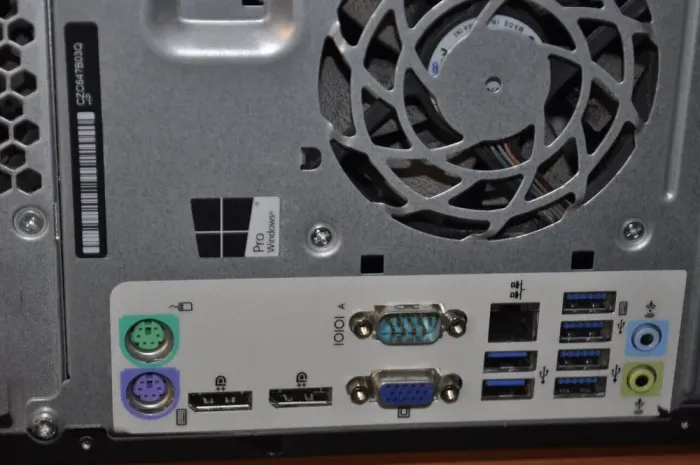 Комп'ютер HP EliteDesk 800 G2 Tower / Intel Core i5-6500 (4 ядра по 3,2 - 3,6 ГГц) / 16 ГБ DDR4 / 240 ГБ SSD / Intel HD Graphics 530 / DVD-ROM / Windows 11 Pro б/в - зображення 4