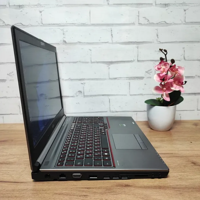 Мобільна робоча станція Fujitsu Celsius H730 / 15.6" (1920x1080) TN / Intel Core i7-4610M (2 (4) ядра по 3.0 - 3.7 GHz) / 8 GB DDR3 / 128 GB SSD / nVidia Quadro K510M, 1 GB GDDR5, 64-bit / WebCam б/в - зображення 5