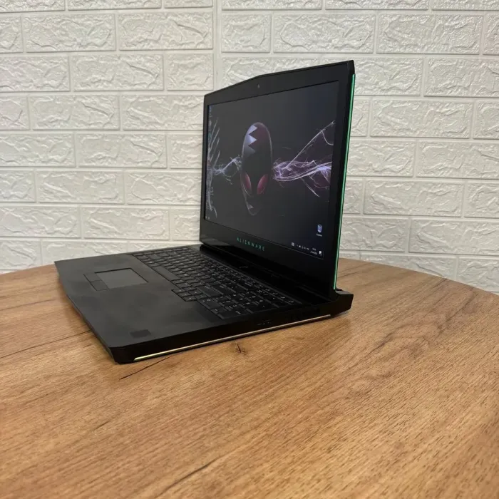 Ігровий ноутбук Dell Alienware 17 R3 / 17.3" (3840x2160) IPS / Intel Core i7-6820HQ (4 (8) ядра по 2.7 - 3.6 GHz) / 16 GB DDR4 / 500 GB SSD / nVidia GeForce GTX 1070, 8 GB GDDR5, 256-bit / WebCam б/в - зображення 5