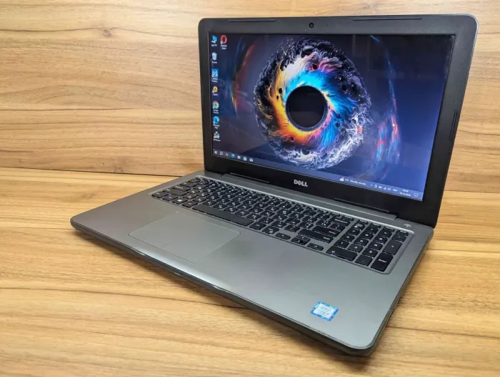 Ноутбук Dell Inspiron 5570 / 15.6" (1366x768) TN / Intel Core i5-7200U (2 (4) ядра по 2.5 - 3.1 GHz) / 8 GB DDR4 / 256 GB SSD / Intel HD Graphics 620 / WebCam / Windows 10 б/в - зображення 5