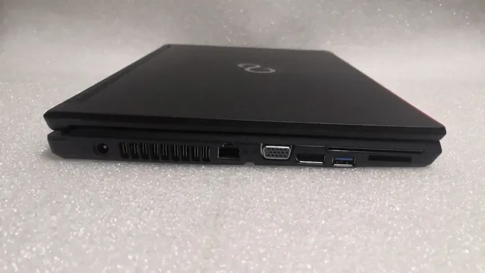 Ноутбук Fujitsu Lifebook E544 / 14" (1366x768) TN / Intel Core i5-4210M (2 (4) ядра по 2.6 - 3.2 GHz) / 4 GB DDR3 / 128 GB SSD / Intel HD Graphics 4600 / WebCam / DVD-ROM б/в - зображення 4