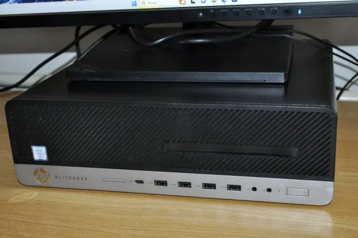 Комплект ПК: HP EliteDesk 800 G3 SFF / Intel Core i5-6500 (4 ядра по 3.2 - 3.6 GHz) / 8 GB DDR4 / 240 GB SSD + 250 GB HDD / Intel HD Graphics 530 + Монітор Б-клас EIZO FlexScan EV2436W / 24" (1920x1080) IPS + Клавіатура, мишка, кабелі / Windows 11 Pro б/в - зображення 5