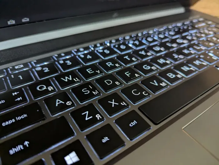 Мобільна робоча станція HP zBook Studio G7 / 15.6" (1920x1080) IPS / Intel Core i9-10885H (8 (16) ядер по 2.4 - 5.3 GHz) / 32 GB DDR4 / 1000 GB SSD / nVidia Quadro RTX 3000, 6 GB GDDR6, 192-bit / WebCam / TouchID / Windows 10 б/в - зображення 6