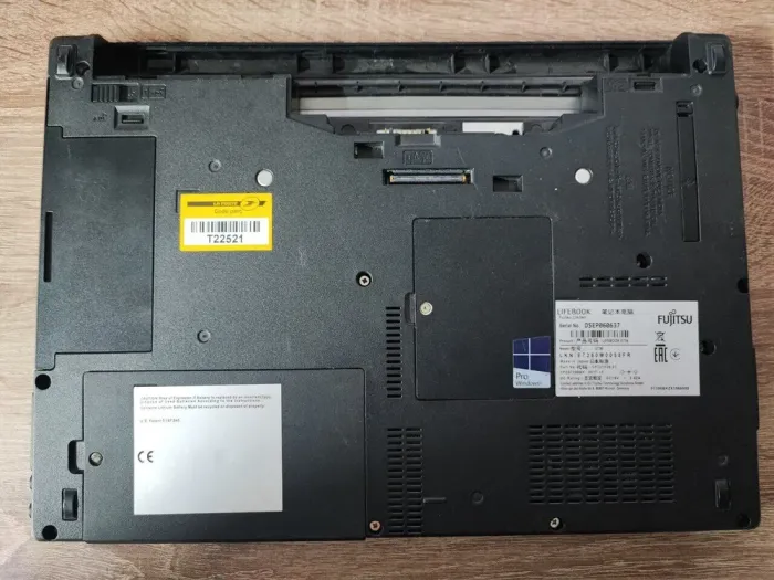 Ноутбук Б-клас Fujitsu LifeBook E736 / 13.3" (1920x1080) TN / Intel Core i5-6300U (2 (4) ядра по 2.4 - 3.0 GHz) / 8 GB DDR4 / 128 GB SSD / Intel HD Graphics 520 / WebCam / Без АКБ б/в - зображення 3