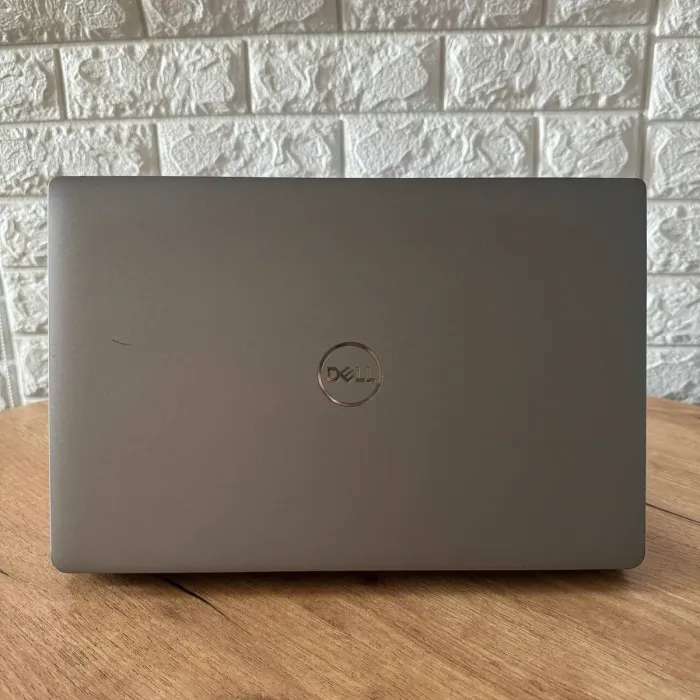 Ультрабук Б-клас Dell Latitude 5430 / 14" (1920x1080) IPS / Intel Core i5-1235U (10 (12) ядер по 1.3 - 4.4 GHz) / 8 GB DDR4 / 512 GB SSD NVMe / Intel Iris Xe Graphics / WebCam б/в - зображення 3
