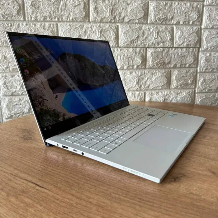 Ультрабук Б-клас Samsung Galaxy Book Ion White NP950XCJ-K02US / 15.6" (1920x1080) IPS / Intel Core i7-10510U (4 (8) ядра по 1.8 - 4.9 GHz) / 16 GB DDR4 / 256 GB SSD / Intel UHD Graphics / WebCam б/в - зображення 4