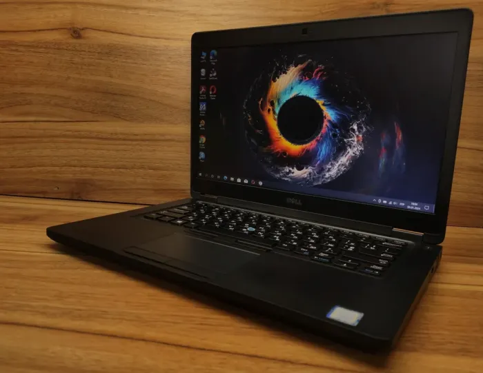 Ультрабук Dell Latitude 5480 / 14" (1366x768) TN / Intel Core i5-7200U (2 (4) ядра по 2.5-3.1 GHz) / 8 GB DDR4 / 256 GB SSD / HD Graphics 620 / WebCam / Win 10 б/в - зображення 5