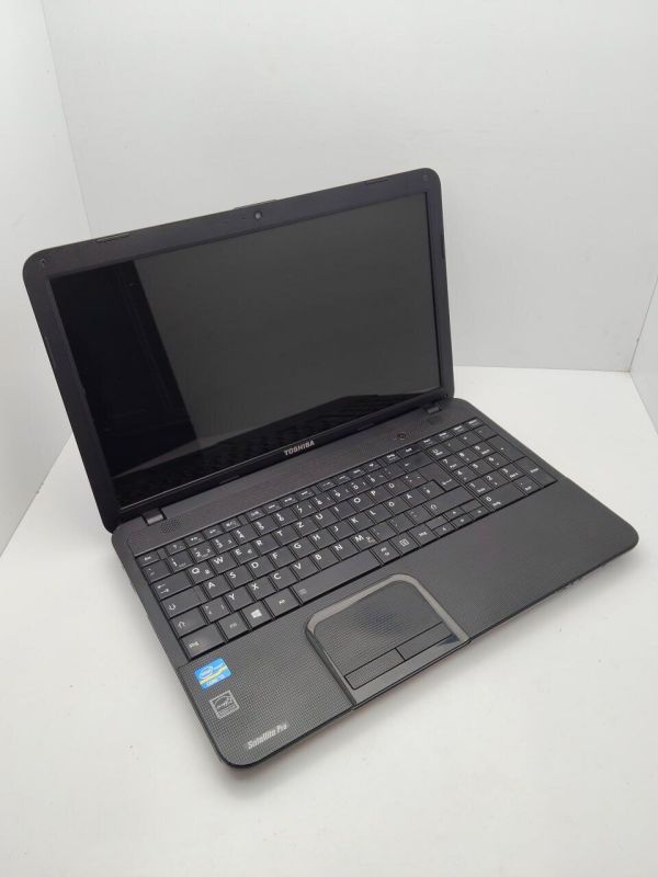 Ноутбук Toshiba Satellite C850 / 15.6" (1366x768) TN / Intel Core i5-3230M (2 (4) ядра по 2.6 - 3.2 GHz) / 6 GB DDR3 / 320 GB HDD / Intel HD Graphics 4000 / WebCam б/в - зображення 4