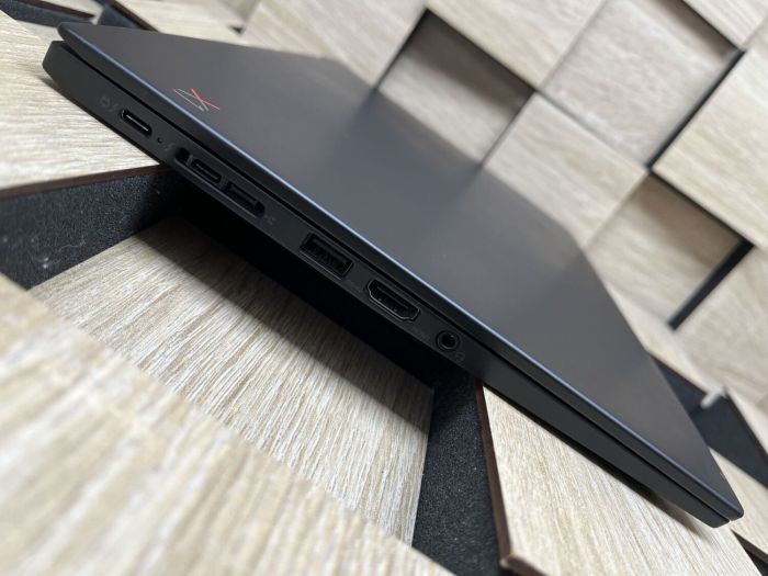 Ультрабук Б-клас Lenovo ThinkPad X1 Carbon (7th Gen) / 14" (1920x1080) IPS / Intel Core i7-10710U (6 (12) ядер по 1.1 - 4.7 GHz) / 16 GB DDR3 / 256 GB SSD M.2 / Intel UHD Graphics / WebCam / Fingerprint / HDMI б/в - зображення 5