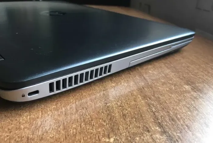 Ноутбук HP ProBook 650 G2 / 15.6" (1920x1080) TN / Intel Core i5-6200U (2 (4) ядра по 2.3 - 2.8 GHz) / 8 GB DDR4 / 256 GB SSD / Intel HD Graphics 520 / WebCam б/в - зображення 6