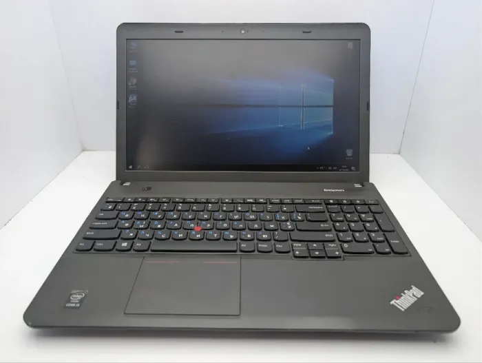 Ноутбук Lenovo ThinkPad E540 / 15.6" (1366x768) TN / Intel Core i3-4000M (2 (4) ядра по 2.4 GHz) / 8 GB DDR3 / 128 GB SSD / Intel HD Graphics 4600 / WebCam / DVD-ROM б/в - зображення 2