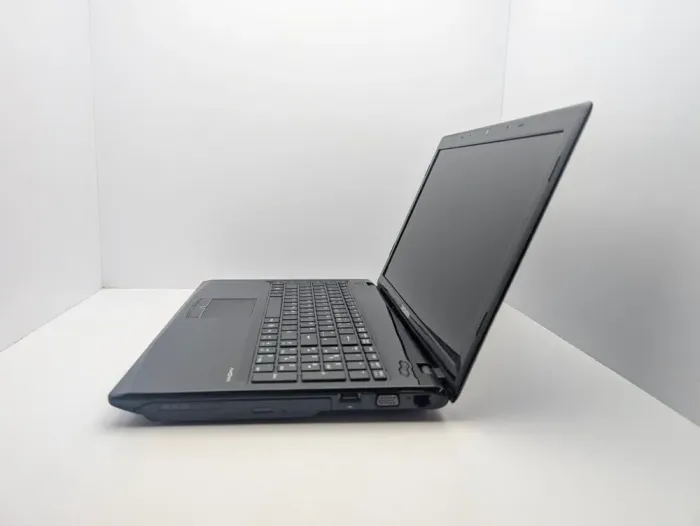 Ноутбук Medion Akoya E6315 / 15.6" (1366x768) TN / AMD E-450 (2 ядра по 1.65 GHz) / 6 GB DDR3 / 128 GB SSD / AMD Radeon HD 6320 / WebCam б/в - зображення 6