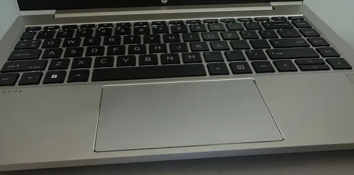 Ультрабук HP ProBook 445 G9 / 14" (1920x1080) IPS / AMD Ryzen 5 5625U (6 (12) ядер по 2.3 - 4.3 GHz) / 16 GB DDR4 / 512 GB SSD / Radeon RX Vega 7 Graphics / WebCam б/в - зображення 3