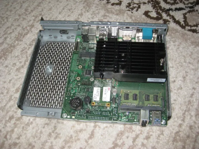 Неттоп Fujitsu FUTRO S720 USFF / AMD GX-217GA (2 ядра по 1.65 GHz) / 4 GB DDR3 / 8 GB SSD / AMD Radeon HD 8280E / Win 7 б/в - зображення 4