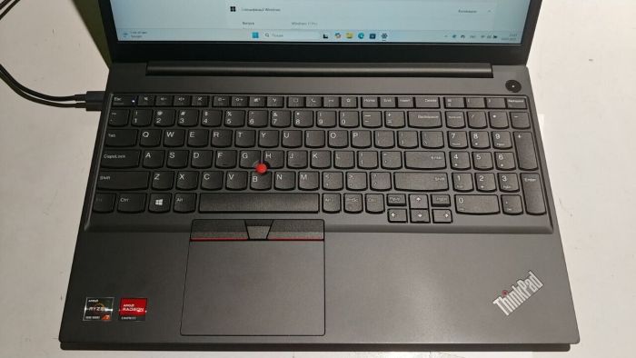 Ультрабук Б-клас Lenovo ThinkPad E15 Gen 3 / 15.6" (1920x1080) IPS / AMD Ryzen 7 5700U (8 (16) ядер по 1.8 - 4.3 GHz) / 16 GB DDR4 / 512 GB SSD / AMD Radeon Graphics / WebCam / Windows 11 б/в - зображення 4