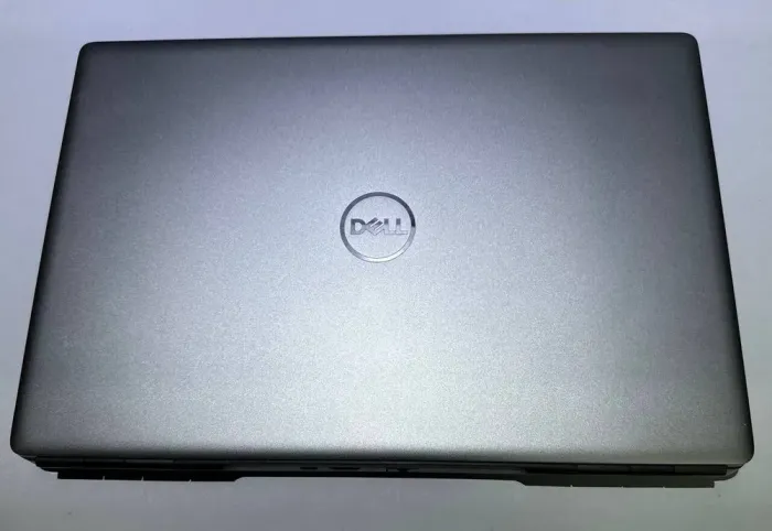 Ноутбук Dell Precision 7550 / 15.6" (1920x1080) IPS / Intel Core i5-10400H (4 (8) ядра по 2.6 - 4.6 GHz) / 16 GB DDR4 / 256 GB SSD / Intel UHD Graphics / WebCam б/в - зображення 4