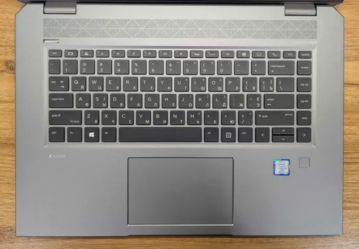 Мобільна робоча станція HP zBook Studio G5 / 15,6" (1920x1080) IPS / Intel Core i9-9880H (8 (16) ядер по 2,3 - 4,8 ГГц) / 16 ГБ DDR4 / 512 ГБ SSD / nVidia Quadro P1000, 4 ГБ GDDR5, 128-біт / TouchID / WebCam / Windows 10 б/в - зображення 3