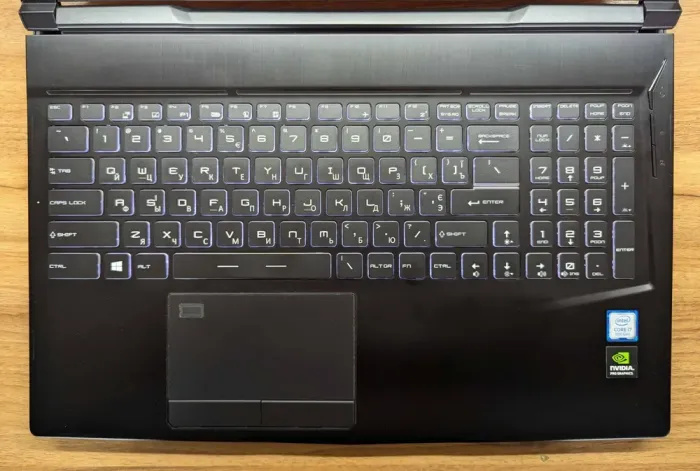 Мобільна робоча станція MSI WE 63 / 15.6" (1920x1080) IPS / Intel Core i7-8750H (6 (12) ядра по 2.2 - 4.1 GHz) / 32 GB DDR4 / 512 GB SSD / nVidia Quadro P2000, 4 GB GDDR5, 128-bit / WebCam / Windows 10 б/в - зображення 3