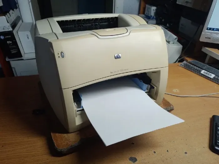 Принтер Б-клас HP LaserJet 1200 / лазерний монохромний друк / 1200x1200 dpi / А4 / 14 стор./хв. / USB 2.0, LPT б/в - зображення 2