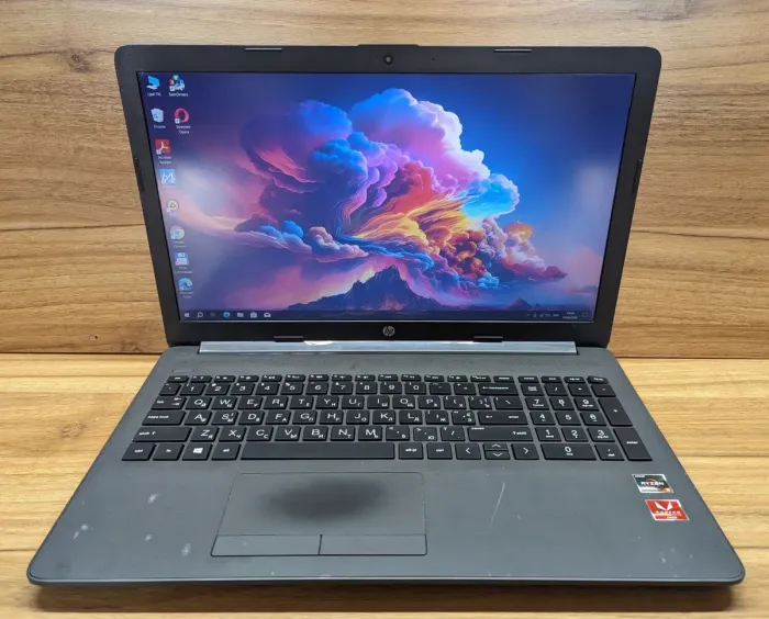 Ноутбук HP 255 G7 / 15.6" (1920x1080) IPS / AMD Ryzen 3 2200U (2 (4) ядра по 2.5 - 3.4 GHz) / 8 GB DDR4 / 256 GB SSD / AMD Radeon Vega 6 Graphics / WebCam / Windows 10 б/в - зображення 2