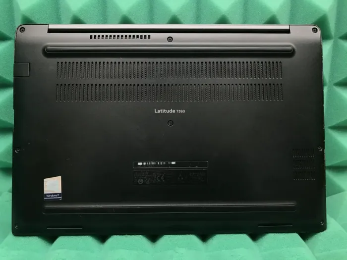 Ультрабук Dell Latitude 7390 / 13.3" IPS / Intel Core i5-8250U (4(8) ядра по 1.6-3.4GHz) / 8GB DDR4 / 128GB SSD / UHD Graphics 620 / WebCam / USB 3.1 / HDMI / Win 10 б/в - зображення 6