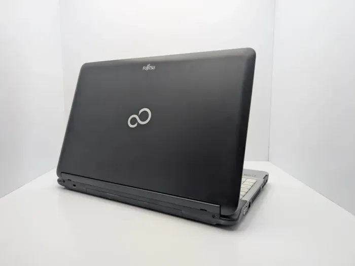 Ноутбук Fujitsu LifeBook A530 / 15.6" (1366x768) TN / Intel Core i3-350M (2 (4) ядра по 2.26 GHz) / 6 GB DDR3 / 1000 GB HDD / Intel HD Graphics / WebCam б/в - зображення 8