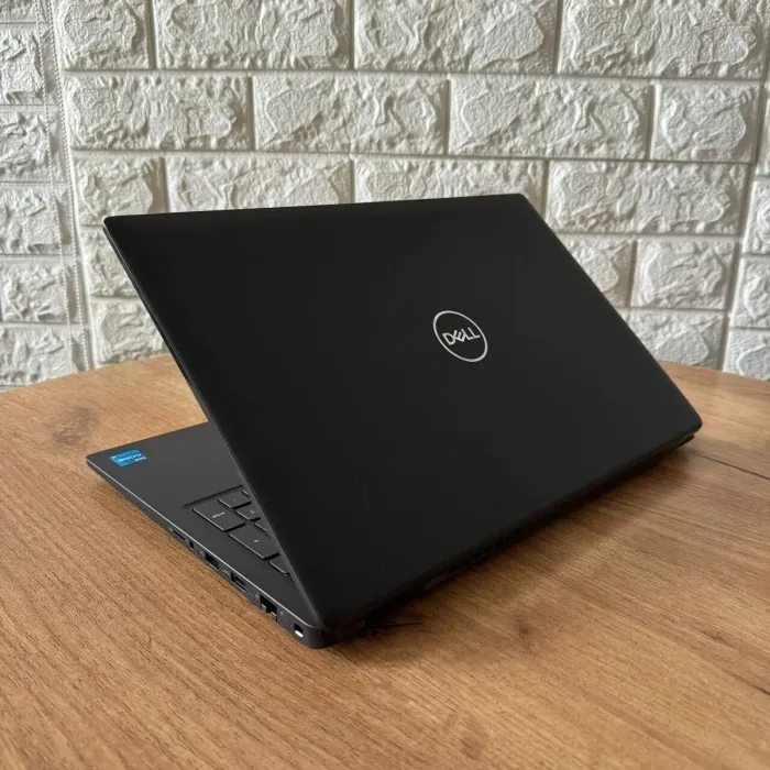 Ноутбук Б-клас Dell Latitude 3520 / 15.6" (1366x768) TN / Intel Core i5-1135G7 (4 (8) ядра по 2.4 - 4.2 GHz) / 8 GB DDR4 / 256 GB SSD / Intel Iris Xe Graphics / WebCam б/в - зображення 6