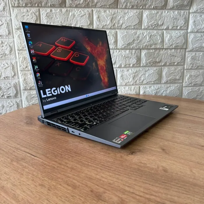 Ігровий ноутбук Lenovo Legion 5 Pro 16ACH6H / 16" (2560x1600) IPS / AMD Ryzen 7 5800H (8 (16) ядер по 3.2 - 4.4 GHz) / 16 GB DDR4 / 512 GB SSD / nVidia GeForce RTX 3070, 8 GB GDDR6, 256-bit / WebCam б/в - зображення 4