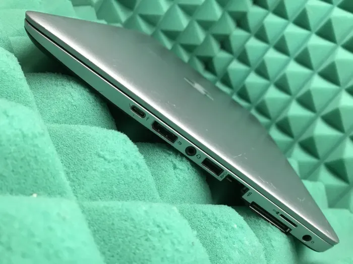 Ноутбук Б-клас HP EliteBook 840 G3 / 14" (1920x1080) IPS / Intel Core i5-6300U (2 (4) ядра по 2.4 - 3.0 GHz) / 8 GB DDR4 / 256 GB SSD / Intel HD Graphics 520 / WebCam / Fingerprint / DisplayPort б/в - зображення 6