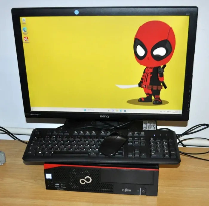 Комплект ПК: Fujitsu Esprimo D757 E90+ SFF / Intel Core i5-6500 (4 ядра по 3.2 - 3.6 GHz) / 8 GB DDR3 / 240 GB SSD NEW / Intel HD Graphics 530 + Монітор Б-клас 22" (1920x1800) TN / VGA / Різні бренди б/в - зображення 2