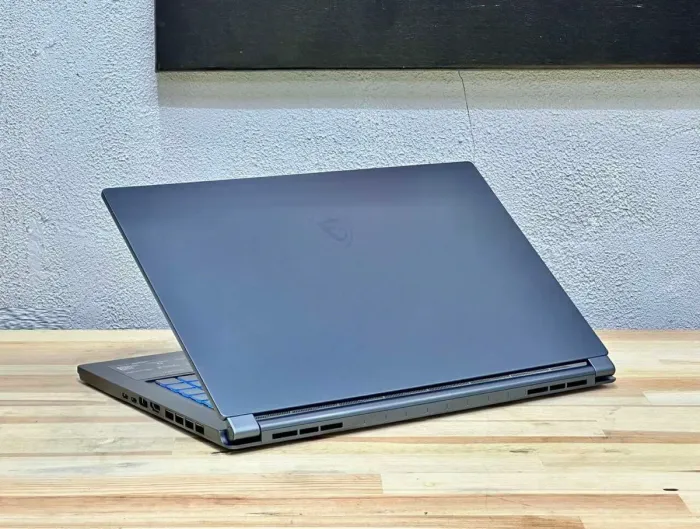 Ігровий ультрабук MSI Stealth 15M/15.6" (1920x1080) IPS/Intel Core i7-11375H (4(8) ядра по 3.3 - 5.0 GHz) -bit / WebCam / Win 11 Home б/в - зображення 3